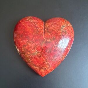 Red Heart-Shaped polished Art stone